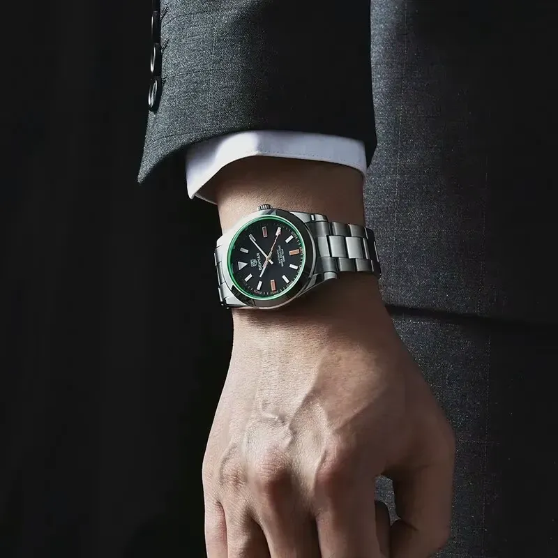 BENYAR Men's Watch BY5176 - in a man's hand