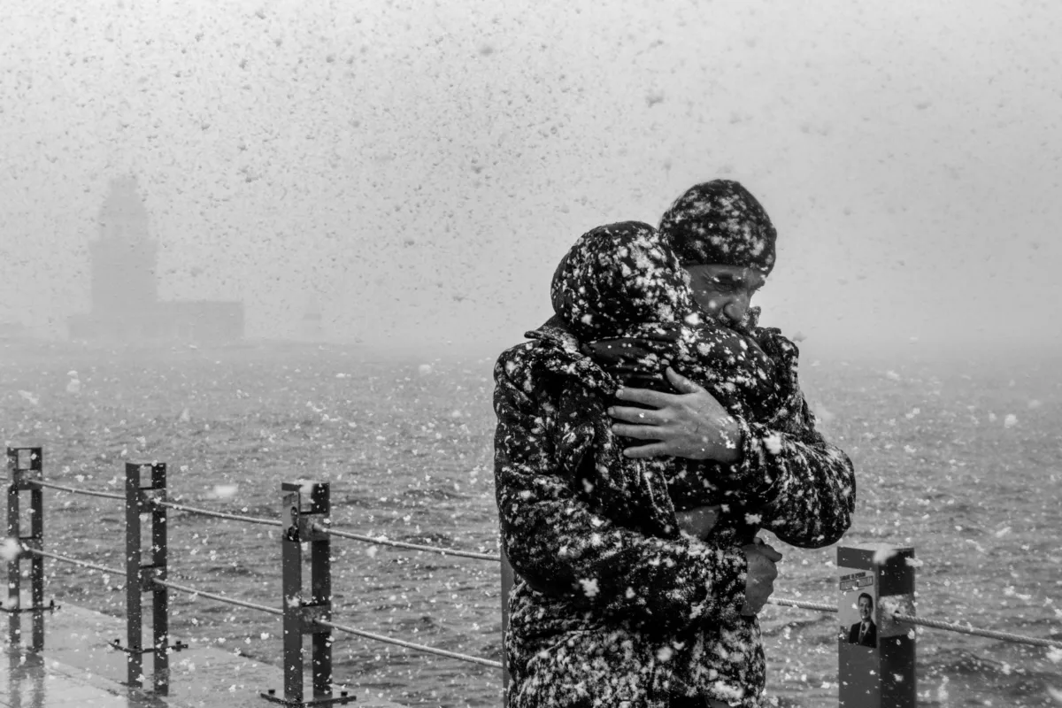 2 people huging