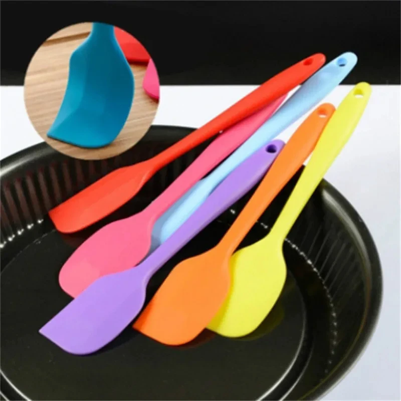 Small Heat-Resistant Silicone Spatula – Integrated Handle Scraper for Cake, Cream, and Baking